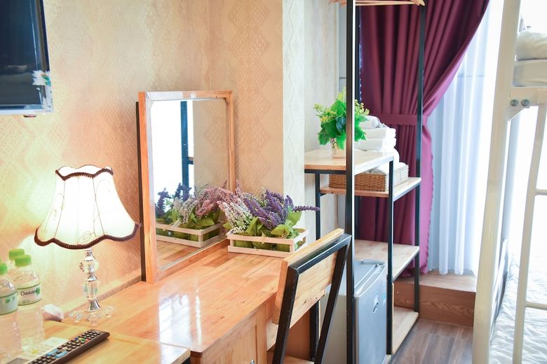 Hostal Henry & Iris Hotel