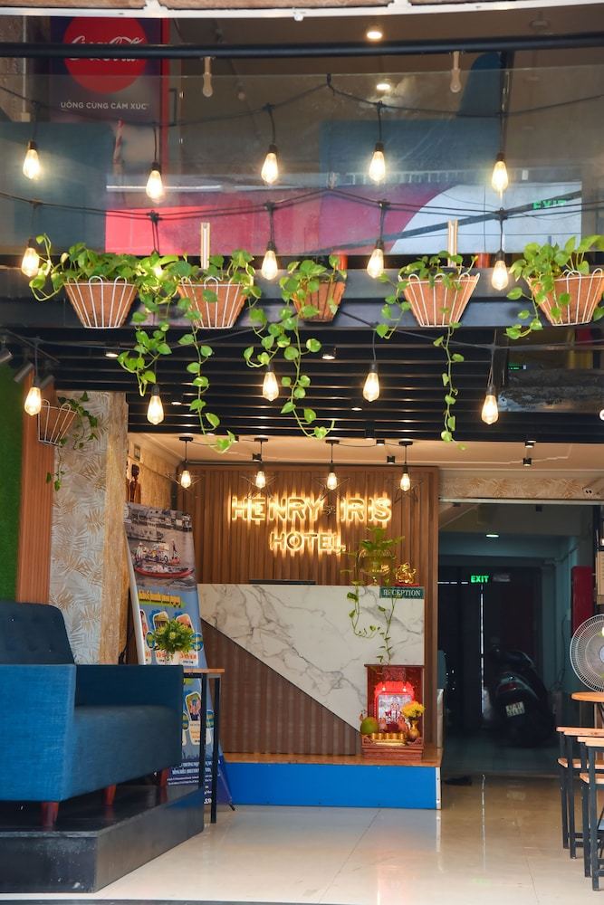 Hostal Henry & Iris Hotel