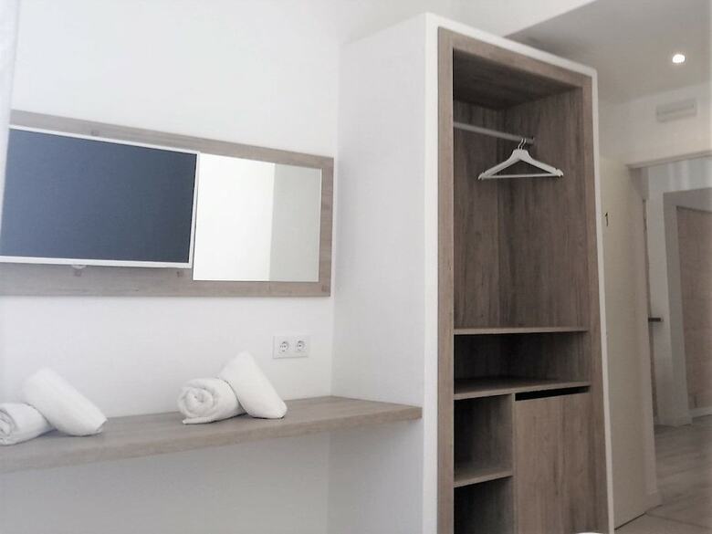 Hostal Xubec - Alberg Juvenil