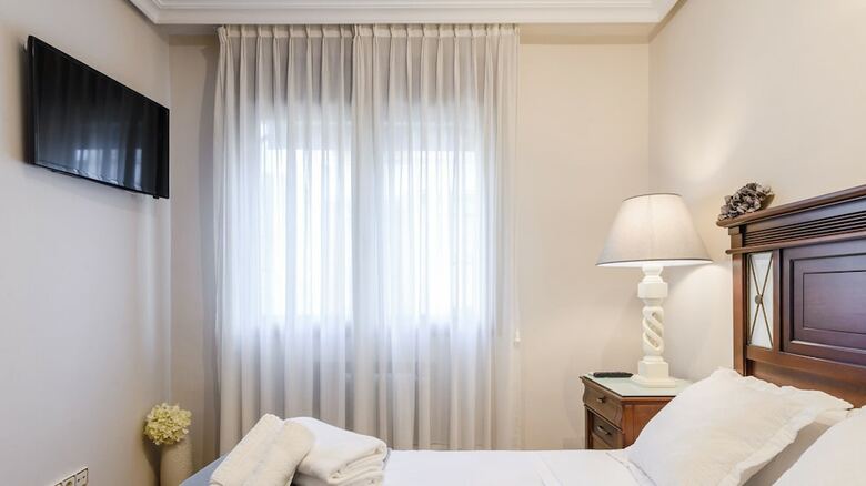 Apartamentos Charming Arg�elles