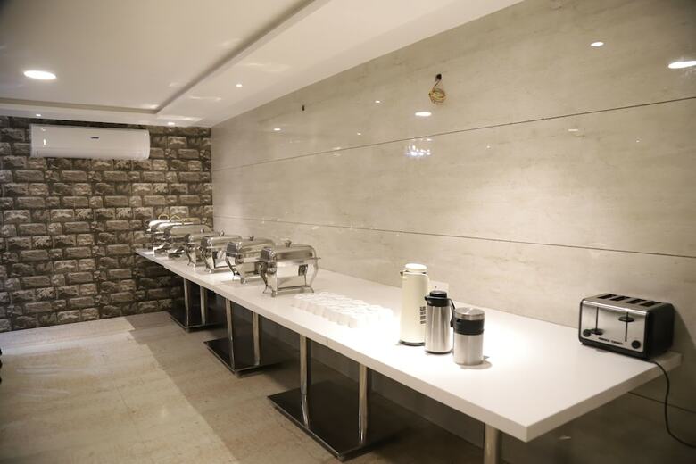 Hotel The Gandhi International