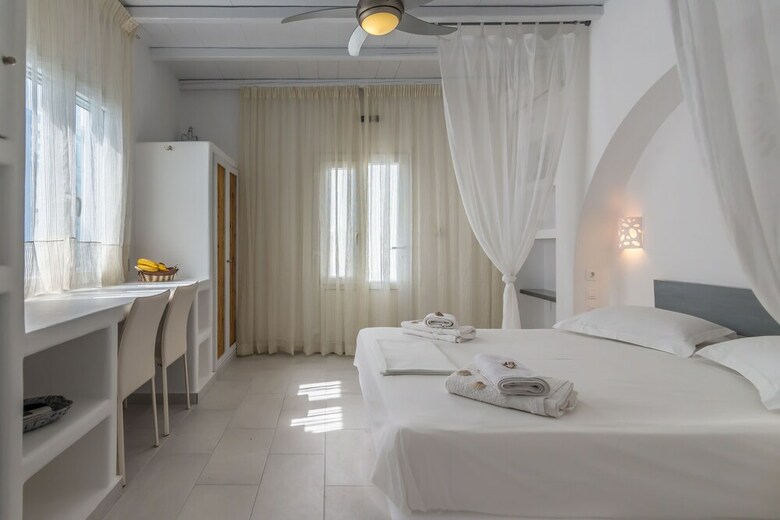 Hotel Niki Savvas Studio & Suites