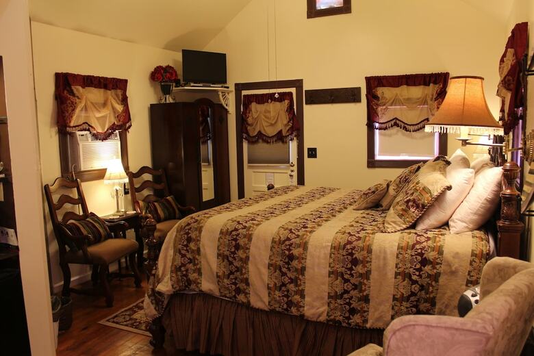 Rock Cottage Gardens B&B