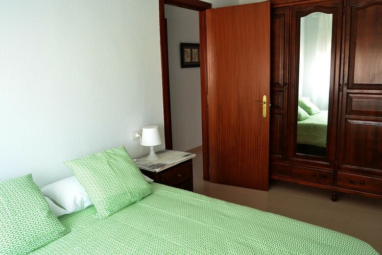 Apartamentos El M�dano, 3 Bedrooms, Pool, Balcony And Parking