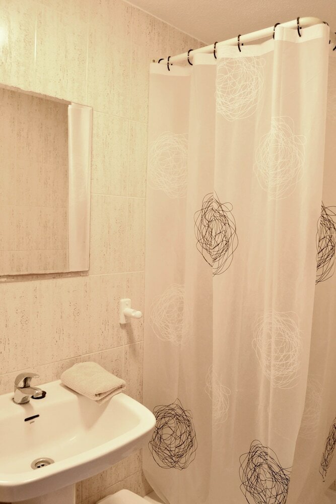 Apartamentos El M�dano, 3 Bedrooms, Pool, Balcony And Parking