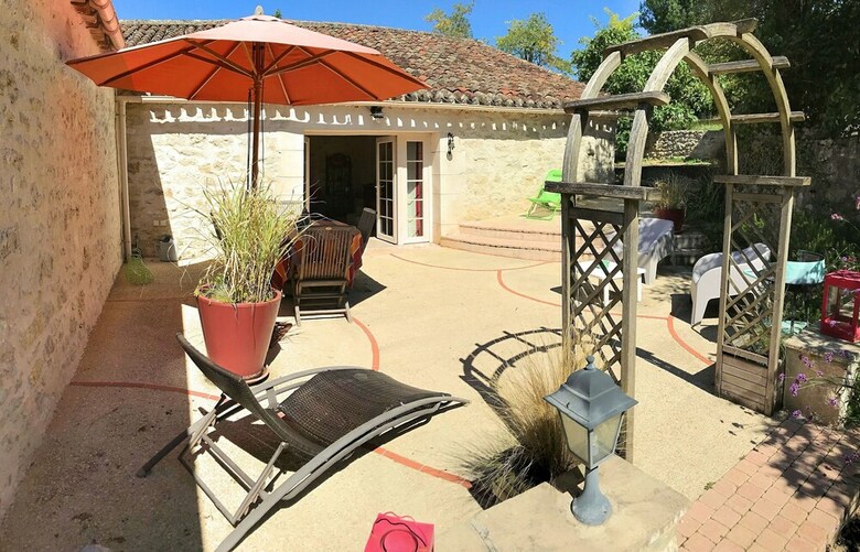 2 G�tes 1 Chambre, Pr�s de Cahors, Piscine, Wifi