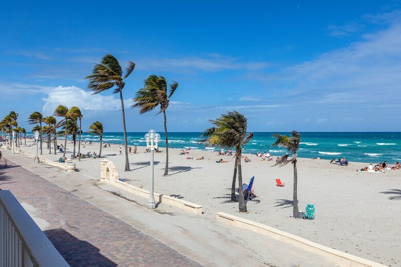 Hotel Paradise Oceanfront Hbh