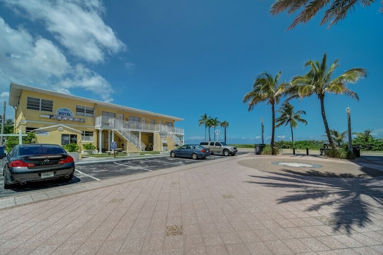 Hotel Paradise Oceanfront Hbh