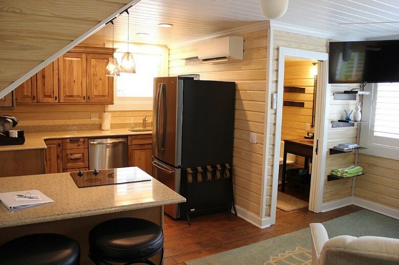 6west Beach Cottages