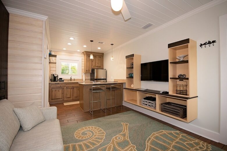 6west Beach Cottages
