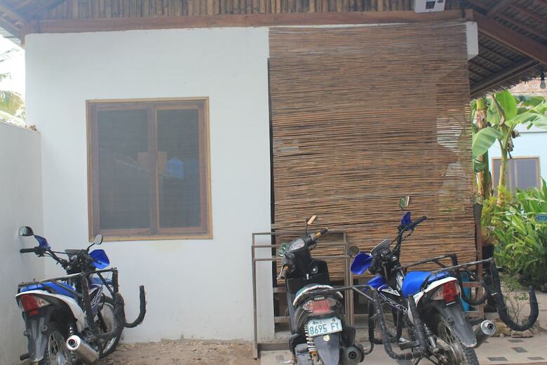 Hostal Footprints Homestay - Hostel - Adults Only