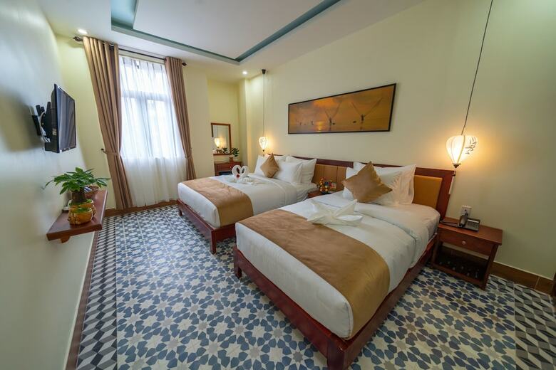 The Lake Hoian Hotel