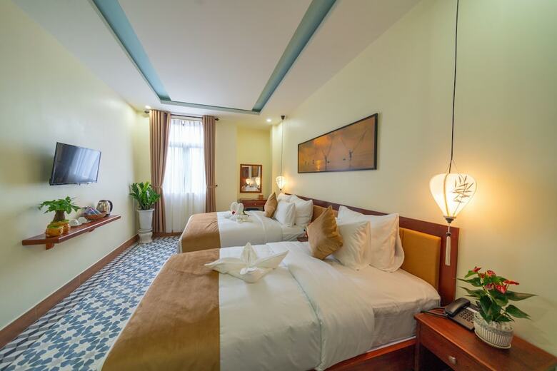 The Lake Hoian Hotel