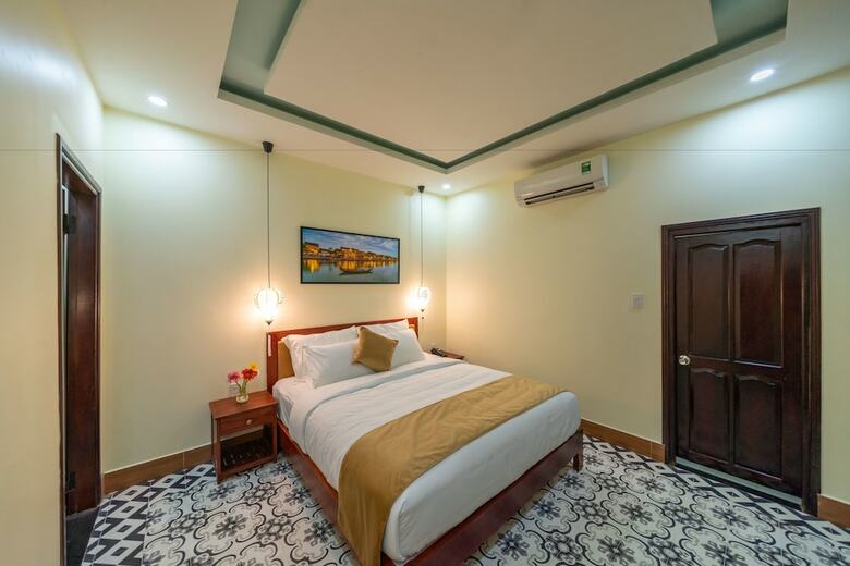 The Lake Hoian Hotel
