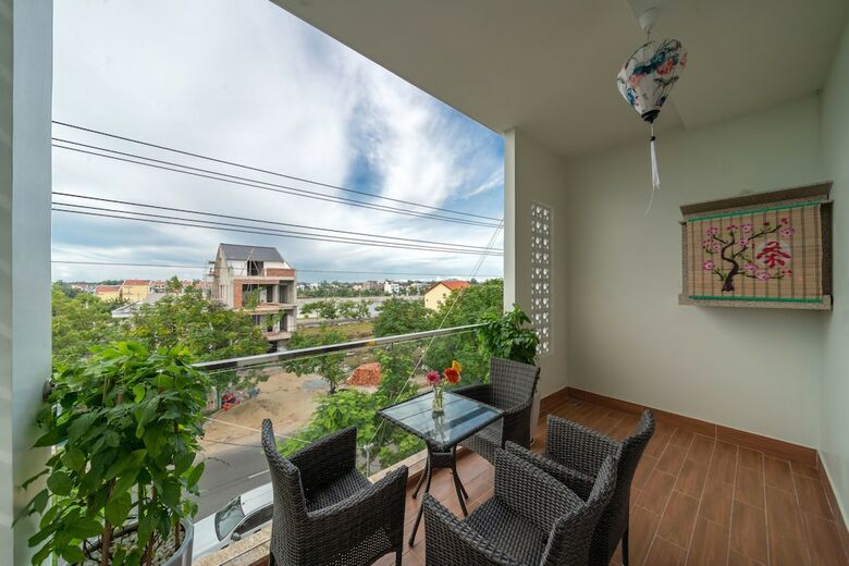 The Lake Hoian Hotel