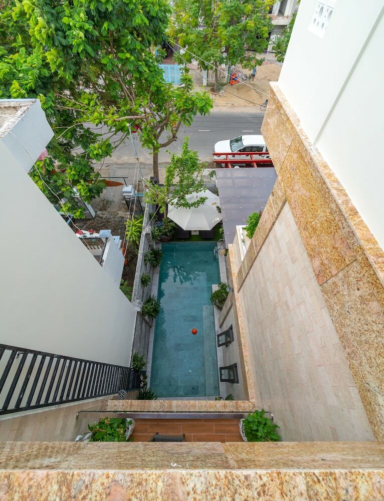 The Lake Hoian Hotel