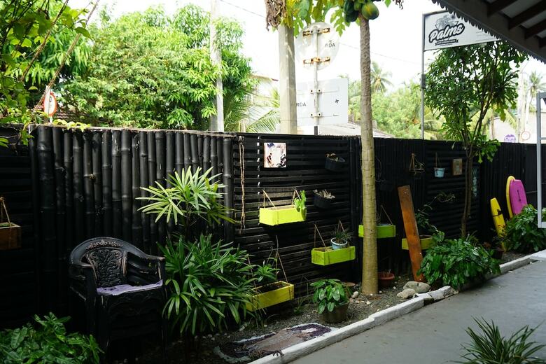 Hotel Palms Friendly House