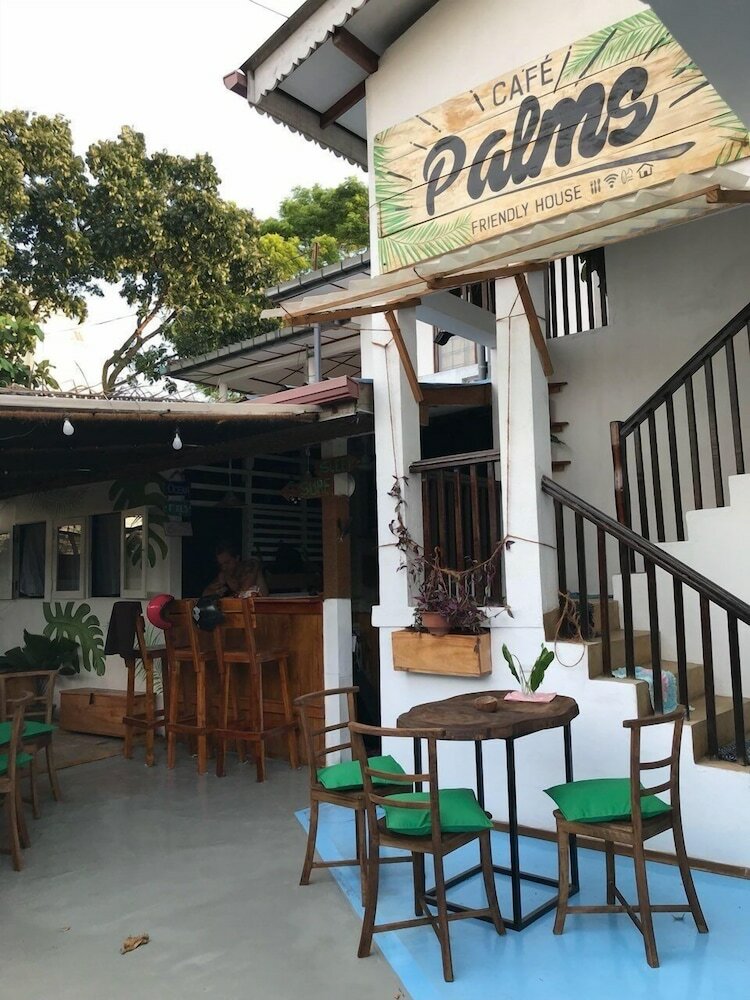 Hotel Palms Friendly House
