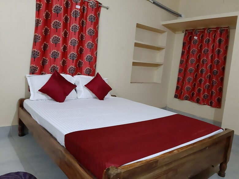 Hotel Goroomgo Maa Ugratara Lodge Puri