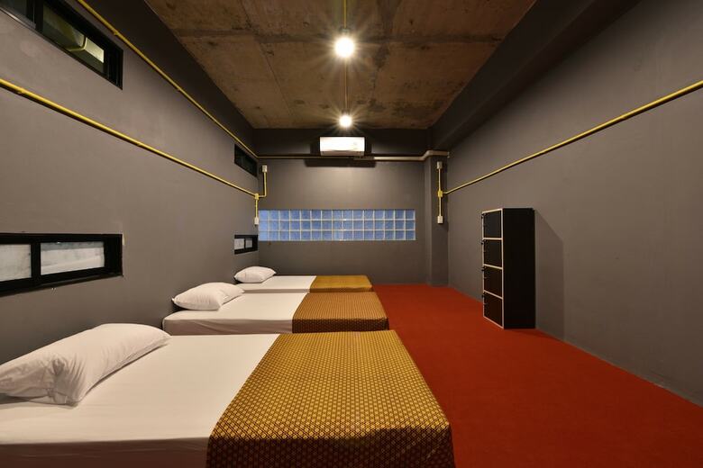 Hostal 248 Street Hostel