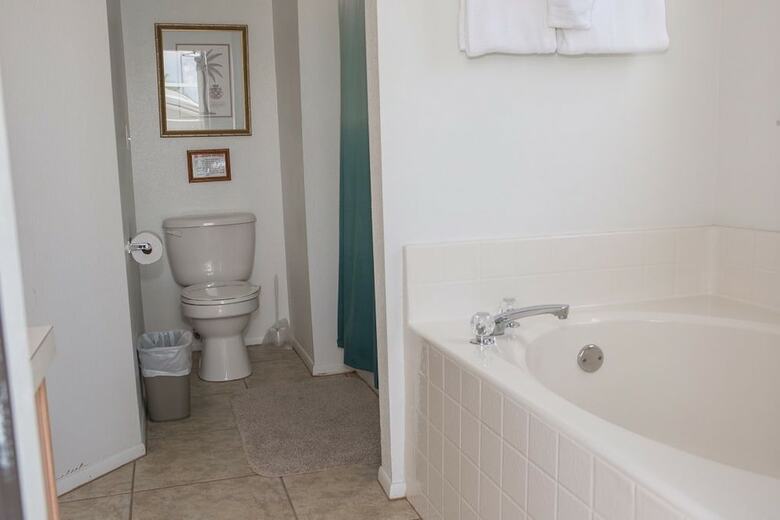 Ip60195 - Hampton Lakes - 3 Bed 2 Baths Villa