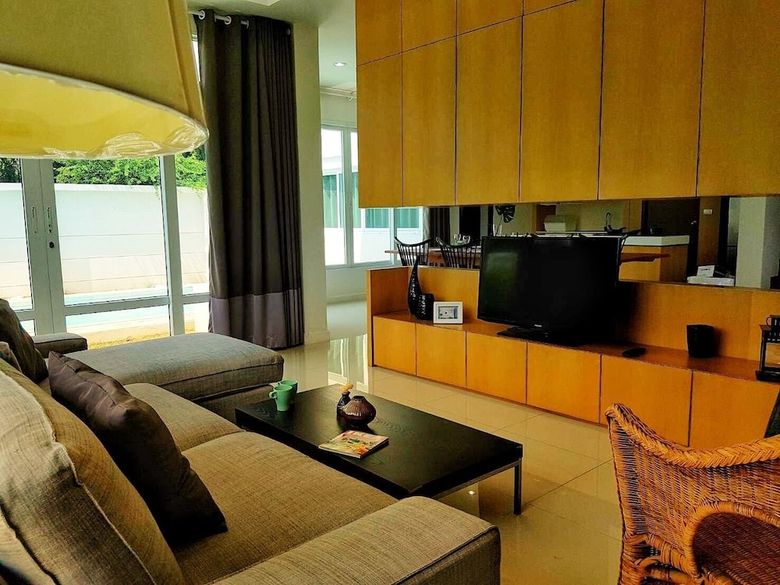 Anb Pool Villa 4br Beachfront In Pattaya