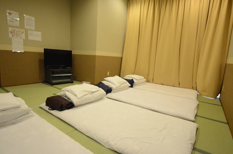 Hostal Kumamoto Capsule Hotel - Hostel, Caters To Men