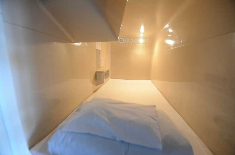Hostal Kumamoto Capsule Hotel - Hostel, Caters To Men