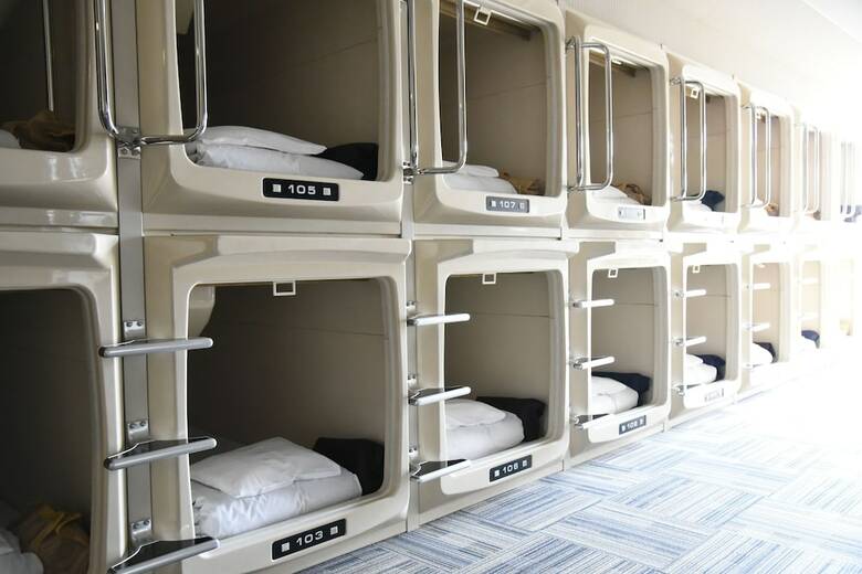 Hostal Kumamoto Capsule Hotel - Hostel, Caters To Men