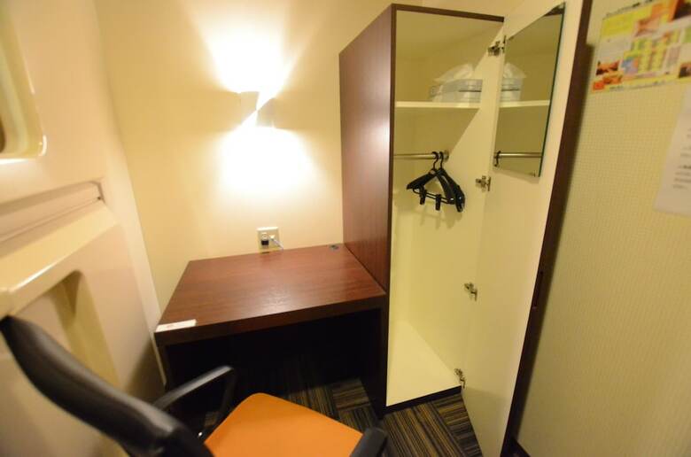 Hostal Kumamoto Capsule Hotel - Hostel, Caters To Men