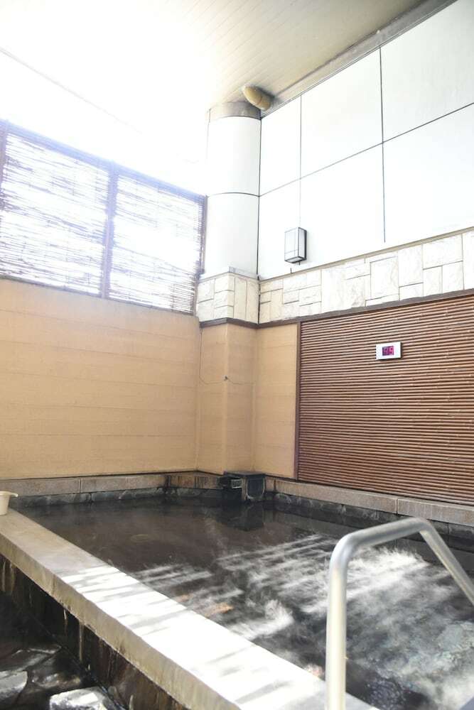 Hostal Kumamoto Capsule Hotel - Hostel, Caters To Men