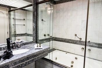 Noumi Plaza Hotel