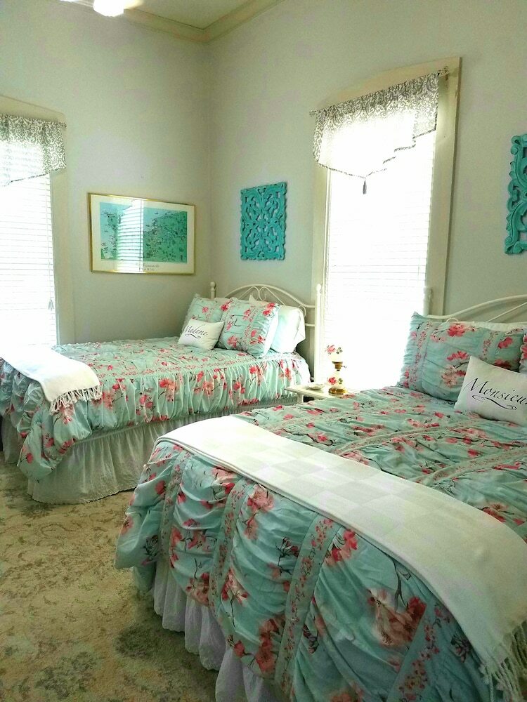 The Carriage House Bed And Breakfast