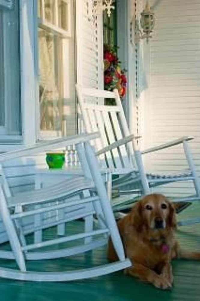 The Carriage House Bed And Breakfast