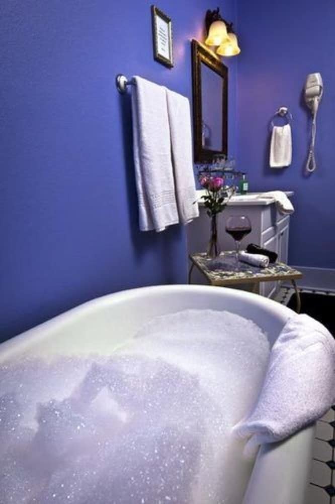 The Carriage House Bed And Breakfast