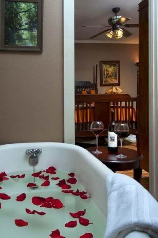 The Carriage House Bed And Breakfast