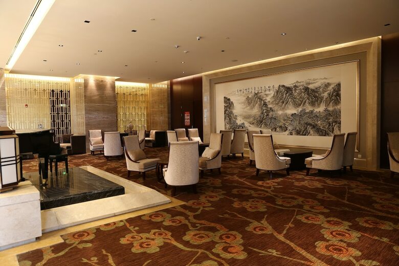 Queensir International Hotel
