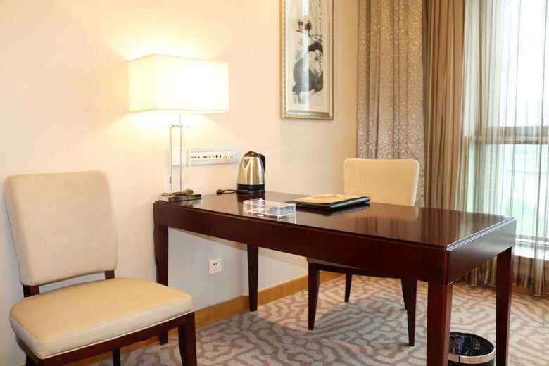 Queensir International Hotel