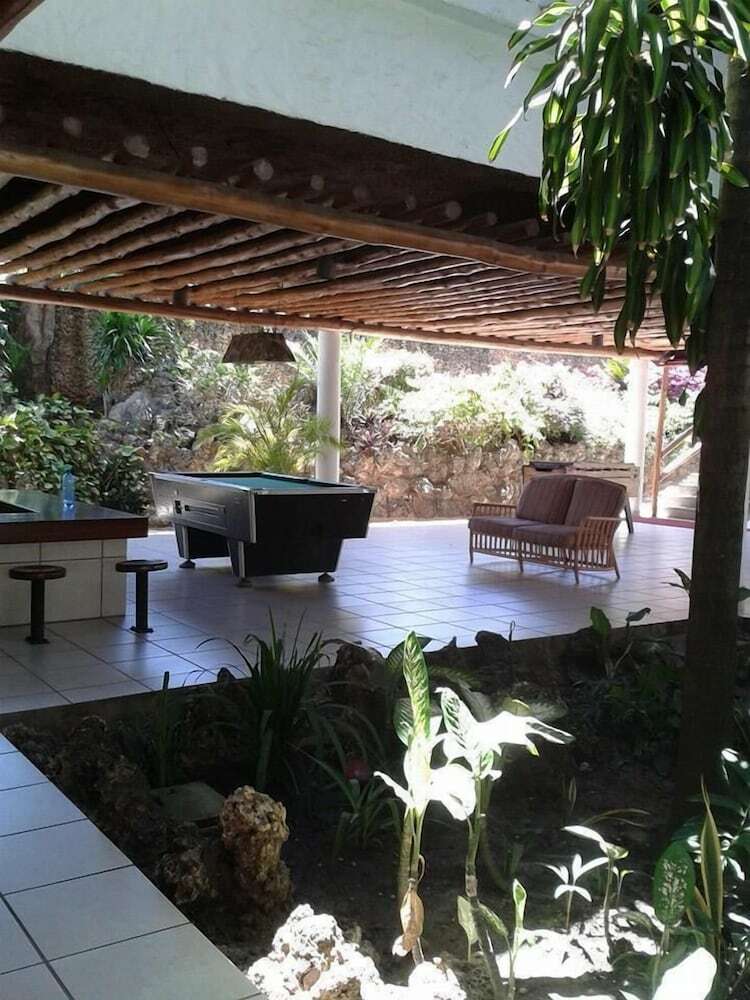 Travellers Beach Hotel & Club