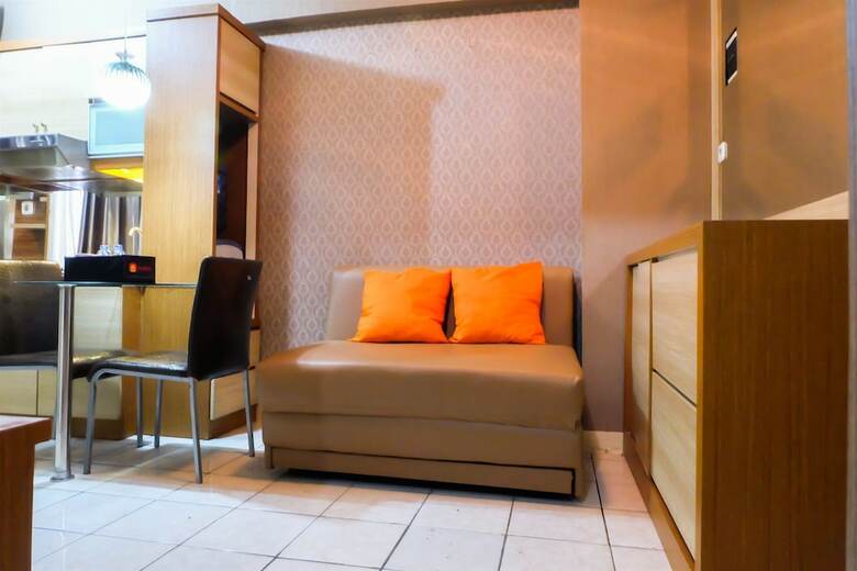 Pool View Apartment Green Pramuka