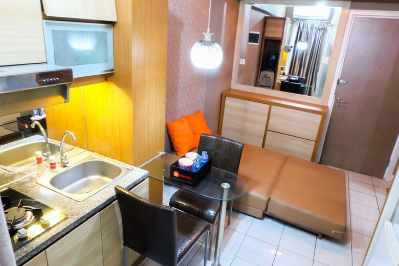 Pool View Apartment Green Pramuka