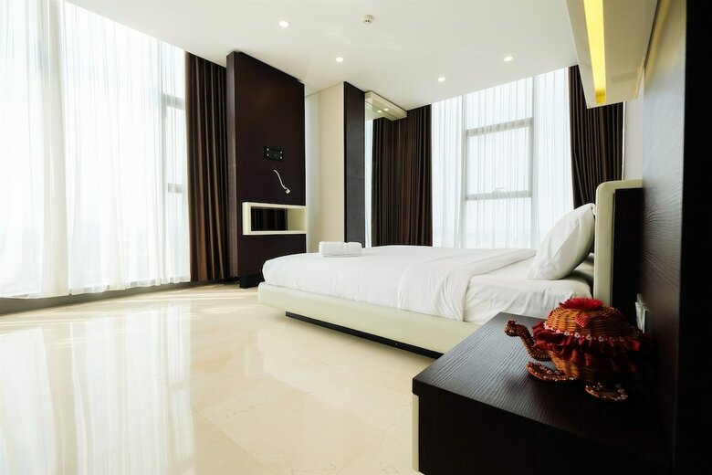 Modern Elegant Design L'avenue Apartment