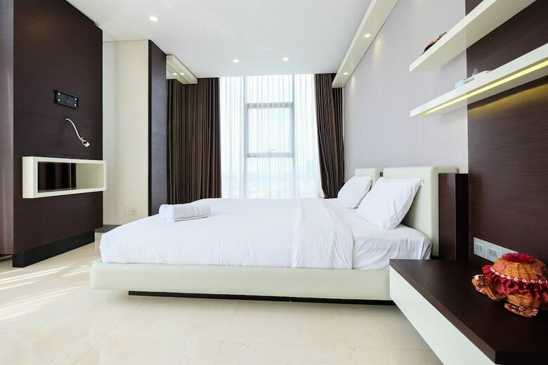 Modern Elegant Design L'avenue Apartment