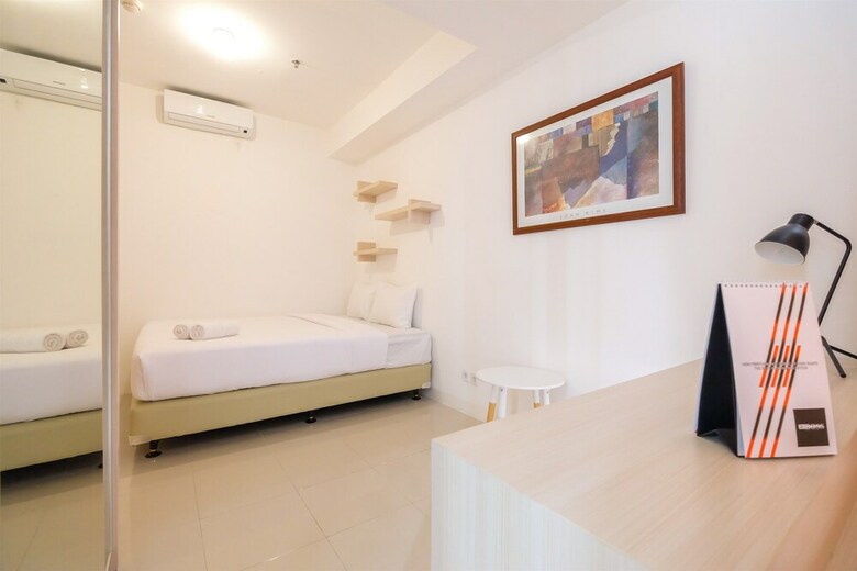 Spacious Bassura City Apartment With Pool View