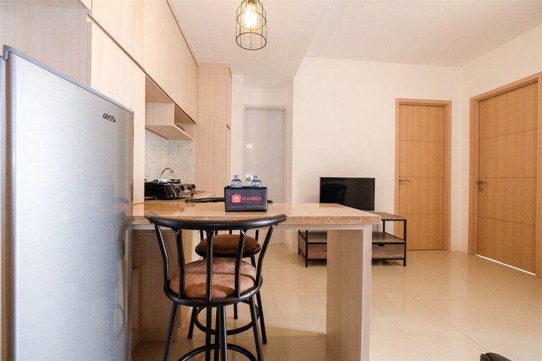 Spacious Bassura City Apartment With Pool View