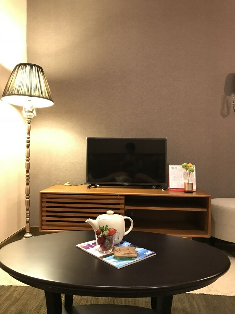 Luxurious L'avenue Apartment
