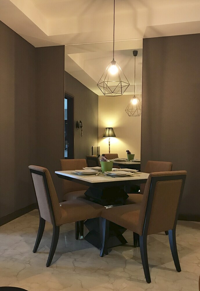 Luxurious L'avenue Apartment
