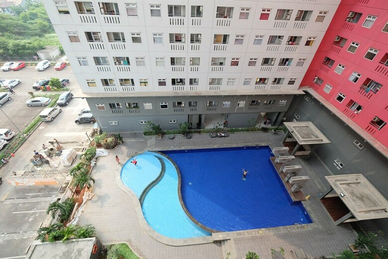 Pool View Green Pramuka Apartment Near Shopping Mall