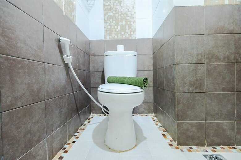 Pool View Green Pramuka Apartment Near Shopping Mall