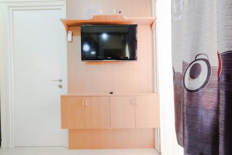 Pool View Green Pramuka Apartment Near Shopping Mall